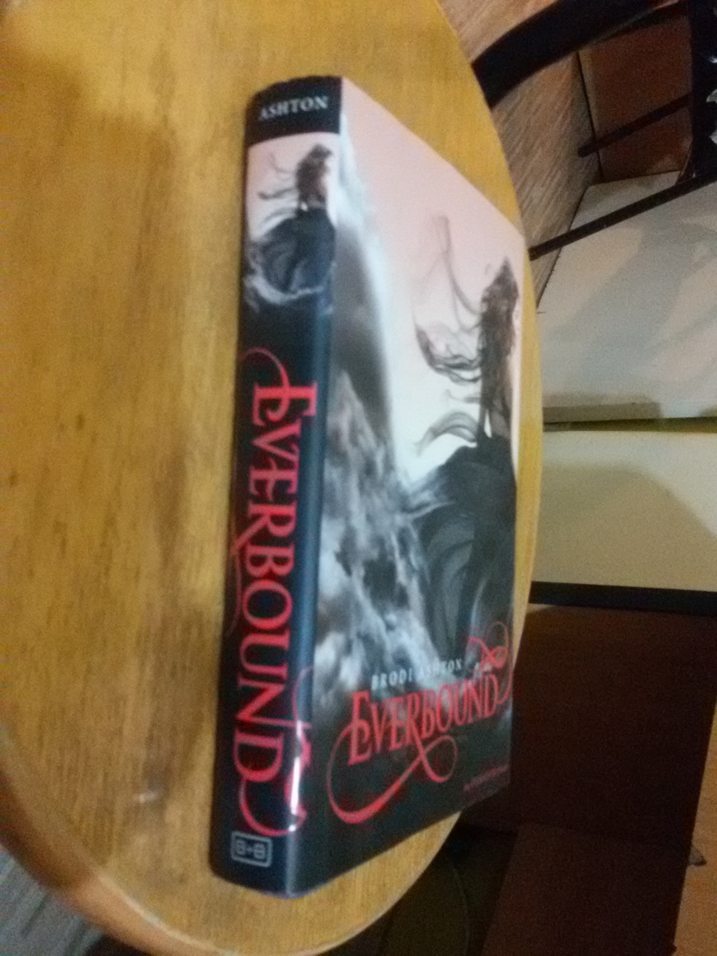 Everbound (Everneath #2)
