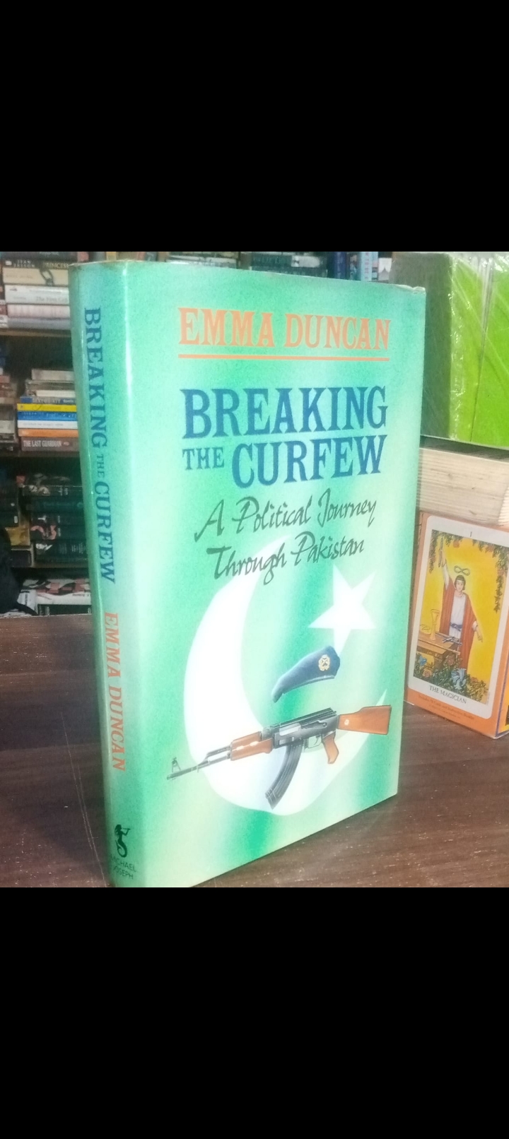 breaking the curfew a political journey through pakistan by emma duncan. 1st edition original hardco