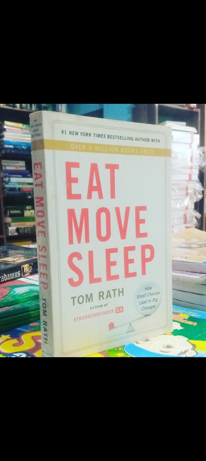 eat move sleep by tom rath author of strengthsfinder 2.0. original paperback like new