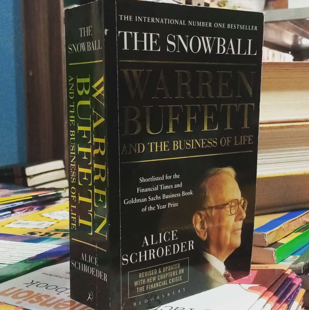 the snowball warren buffett and the business of life by alice schroeder. original paperback