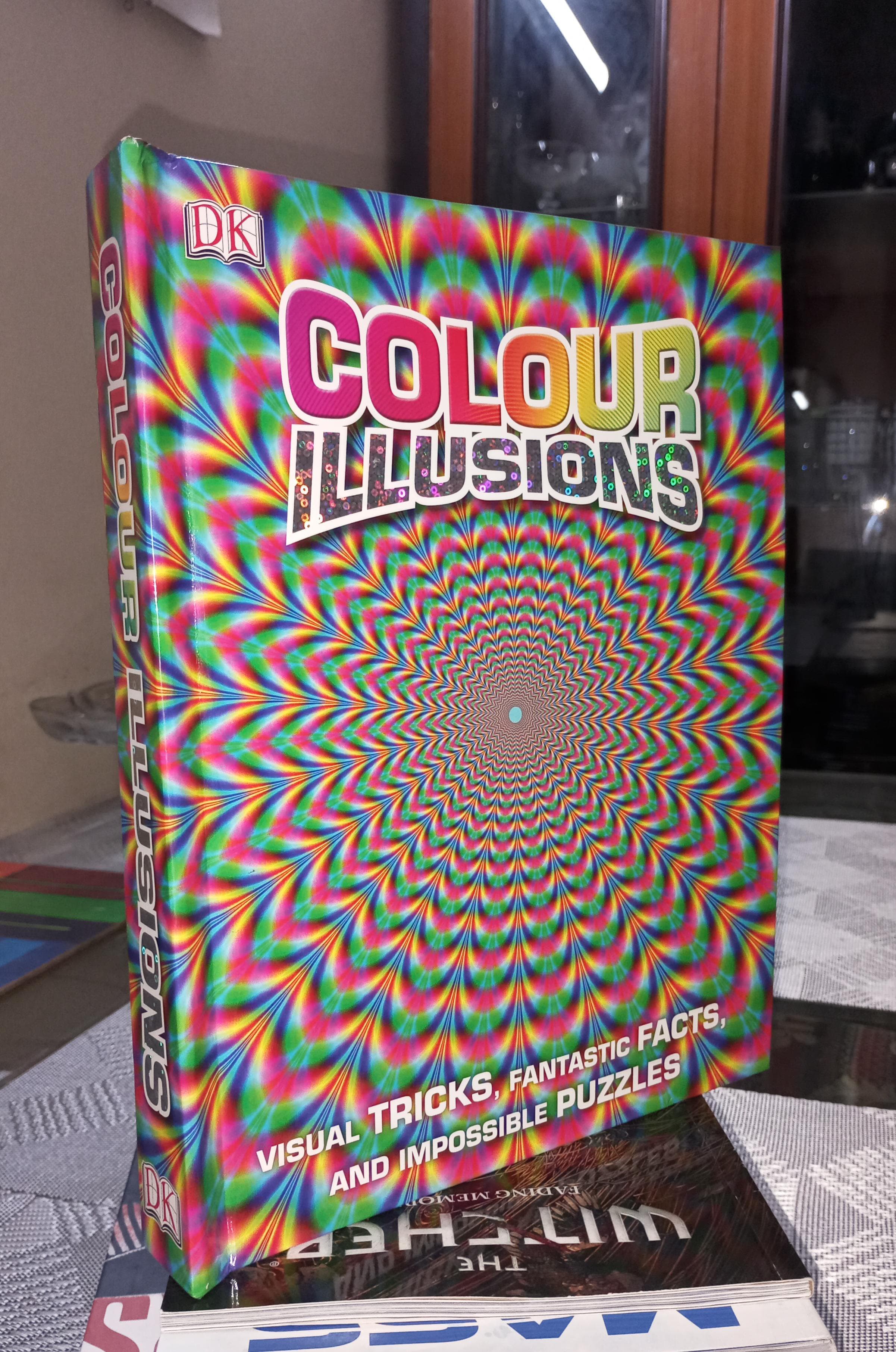 dk colour illusions visual tricks, fantastic facts, and impossible puzzles. new original large size